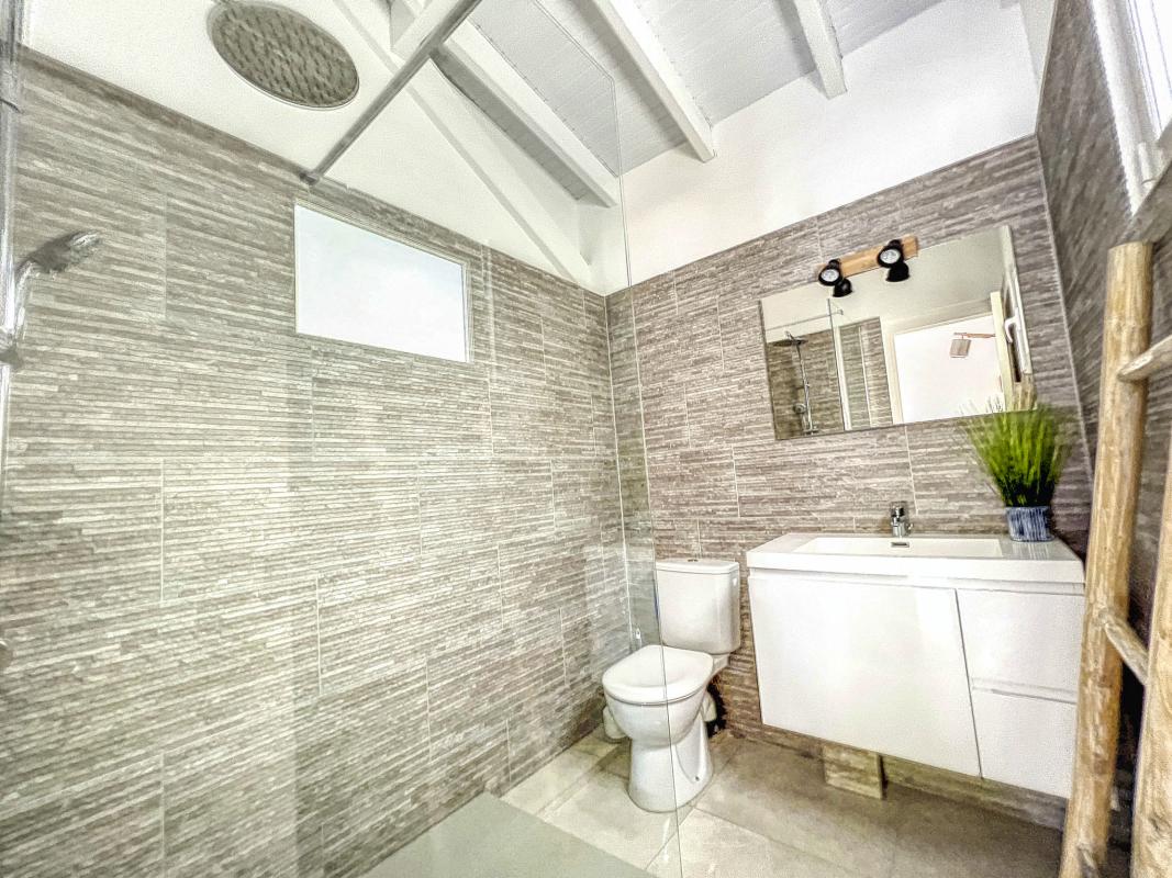 Villa 6 personnes à Baie Orientale-salle de douche-29